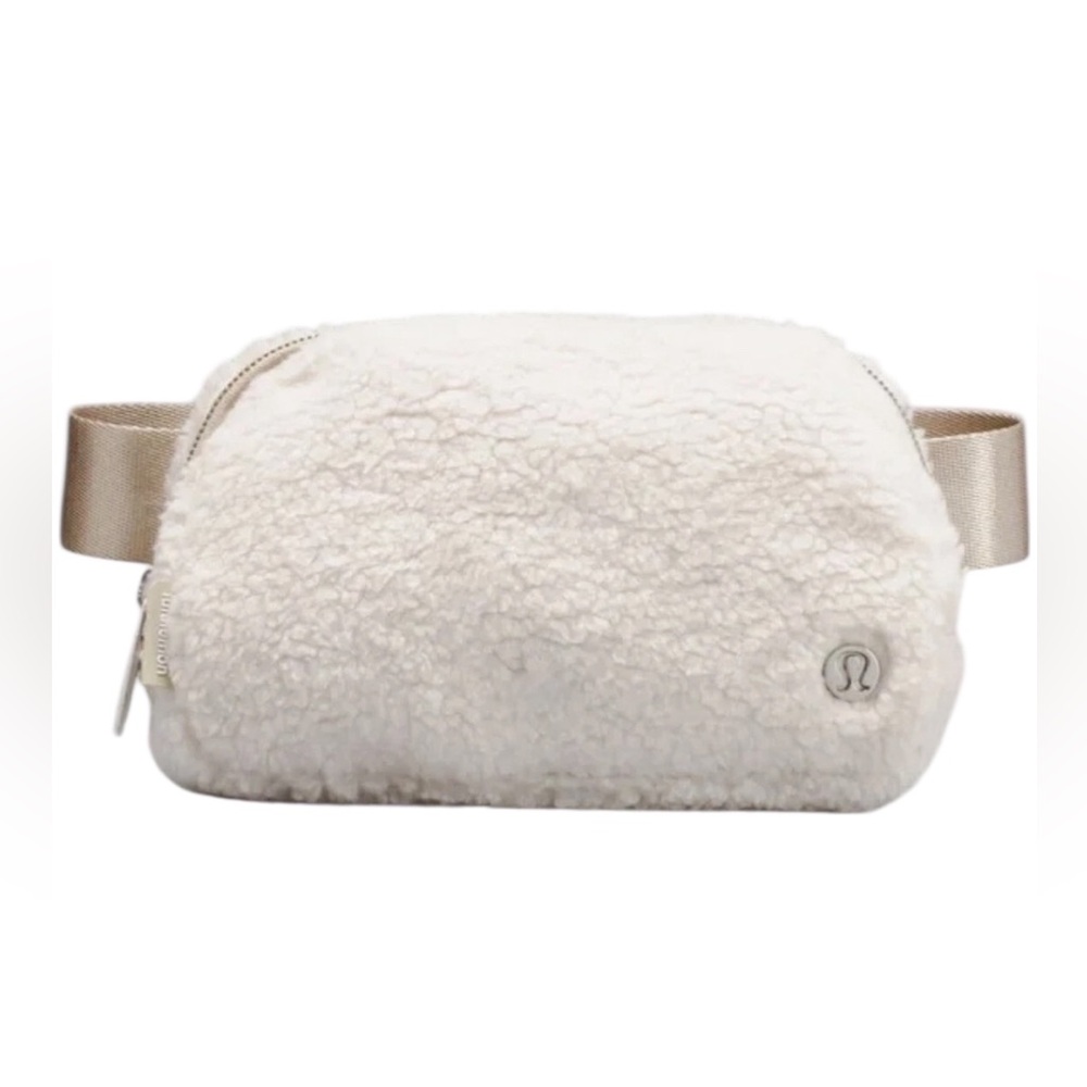 Lululemon Everywhere Fleece Belt Crossbody Bag Cream